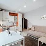Rovelli House Lake * קומו