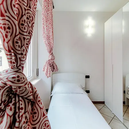 Rovelli House Lake 公寓 *