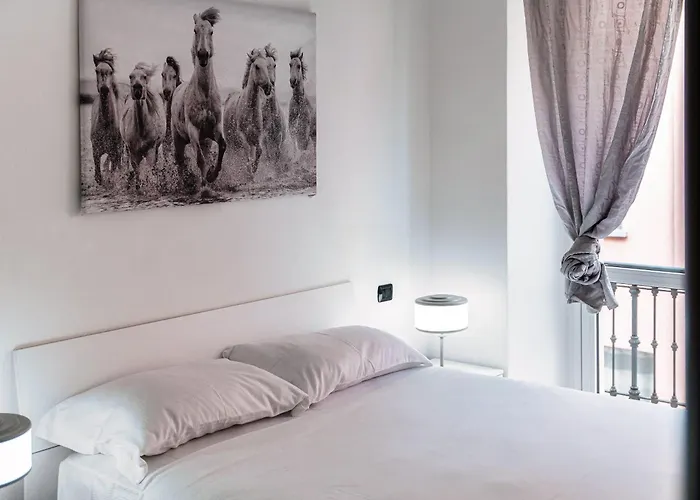 Rovelli House Lake *