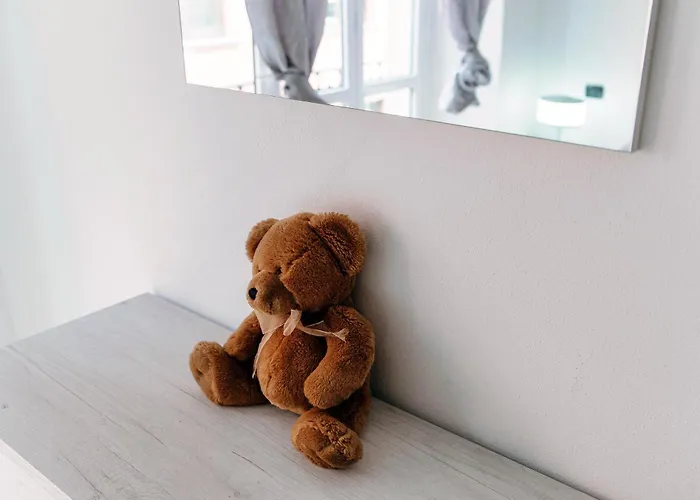 Rovelli House Lake *