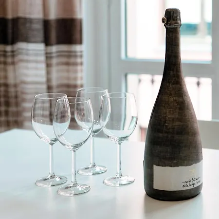 Rovelli House Lake *